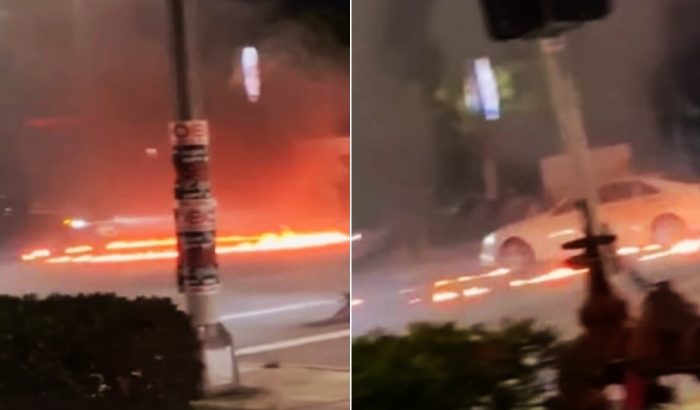 Autos realizan maniobras alrededor de un anillo de fuego en Miami