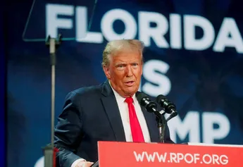 Donald Trump coquetea con votantes latinos en Miami