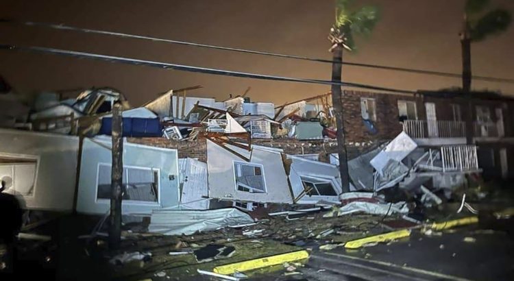 Tornados azotan el sur de Florida durante fuertes tormentas