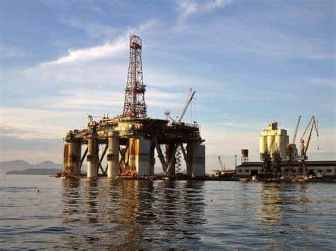 China critica a EE. UU. por su amenaza de imponer aranceles a quien compre petróleo a Venezuela