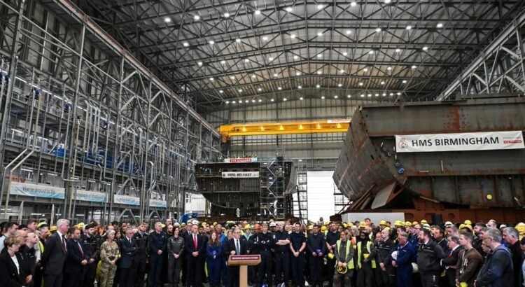 Reino Unido anuncia la construcción de 12 submarinos nucleares