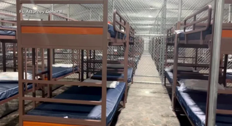 Se espera que los legisladores de Florida visiten Alligator Alcatraz después de semanas de que se les negara la entrada.
