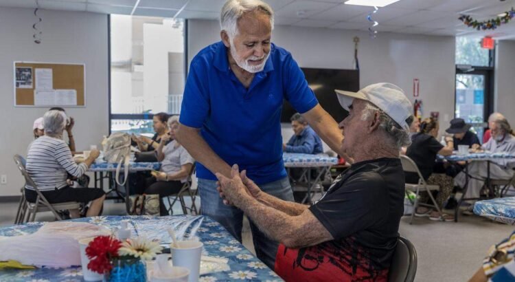 En Miami-Dade, los más vulnerables podrían perder su red de apoyo