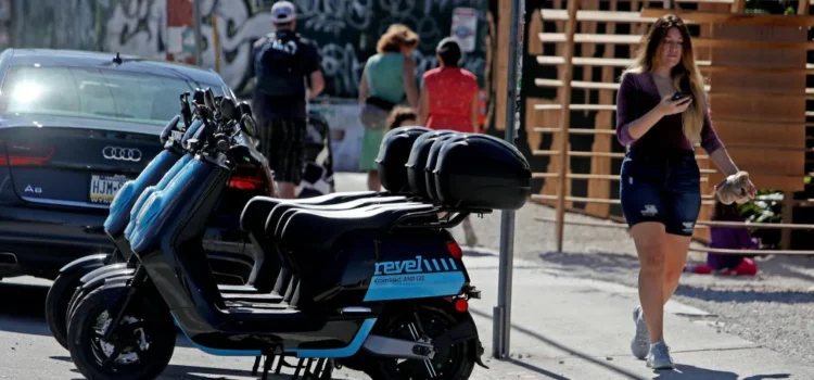 El auge de los scooters en Miami se desvanece con la ofensiva migratoria de Trump