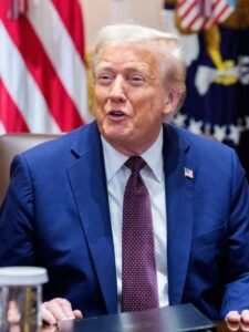 Trump plantea enviar cheques de “rembolso arancelario” a ciudadanos de Estados Unidos