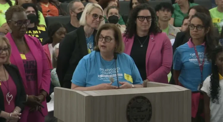 Residentes de Miami-Dade se pronuncian sobre propuesta presupuestaria de casi $13 mil millones