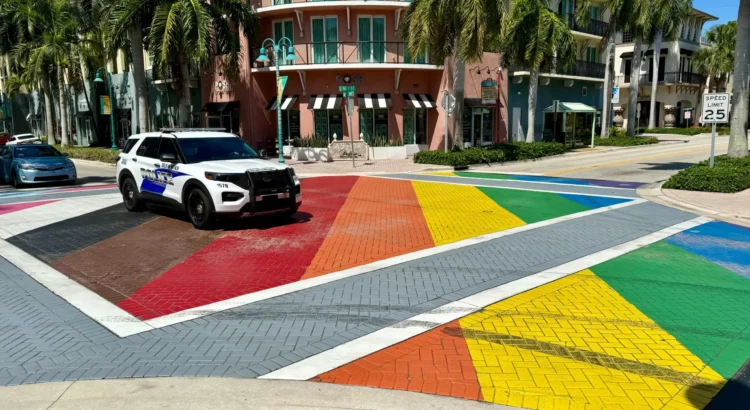 Miami Beach impugna la prohibición del arte callejero y los cruces peatonales con arcoíris