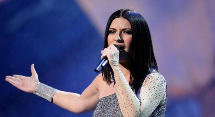La cantante italiana Laura Pausini recibirá el premio Billboard Ícono en Miami