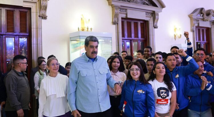 Maduro afirma que “no van a poder con Venezuela” y evita hablar sobre el Cartel de los Soles Maduro afirma que “no van a poder con Venezuela” y evita hablar sobre el Cartel de los Soles