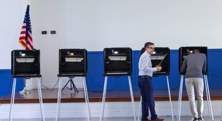 Electores de Miami castigan a los políticos de siempre y votan por un cambio en la alcaldía Electores de Miami castigan a los políticos de siempre y votan por un cambio en la alcaldía