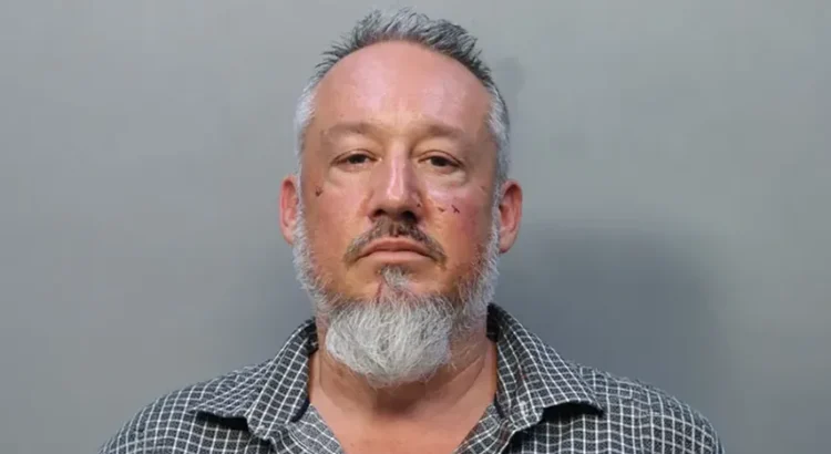 Arrestan a aspirante a la alcaldía de Miami-Dade por delitos graves Arrestan a aspirante a la alcaldía de Miami-Dade por delitos graves