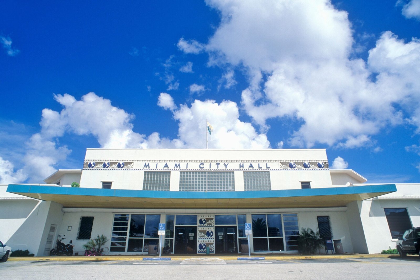 El Ayuntamiento de Miami debería trasladarse al centro de la ciudad, no al emplazamiento del estadio de fútbol